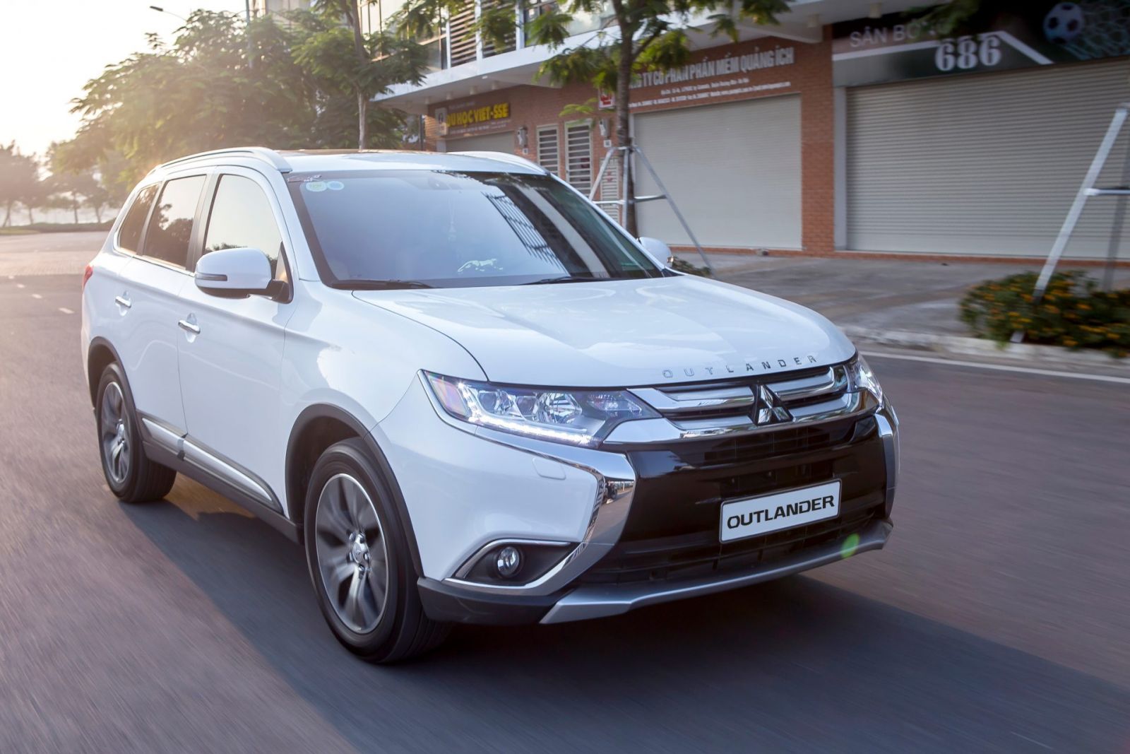 Mitsubishi Motors nước Việt Nam  Thông báo thanh lý xe cộ vẫn qua chuyện sử dụng